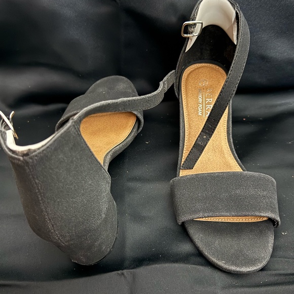 Black Heel - Picture 1 of 3